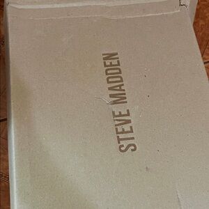 Steve Madden Tan Shoe Box
